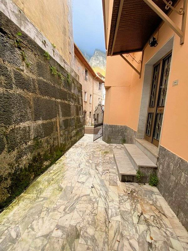 Terratetto semi-indipendente con giardino in vendita a Stazzema, Levigliani