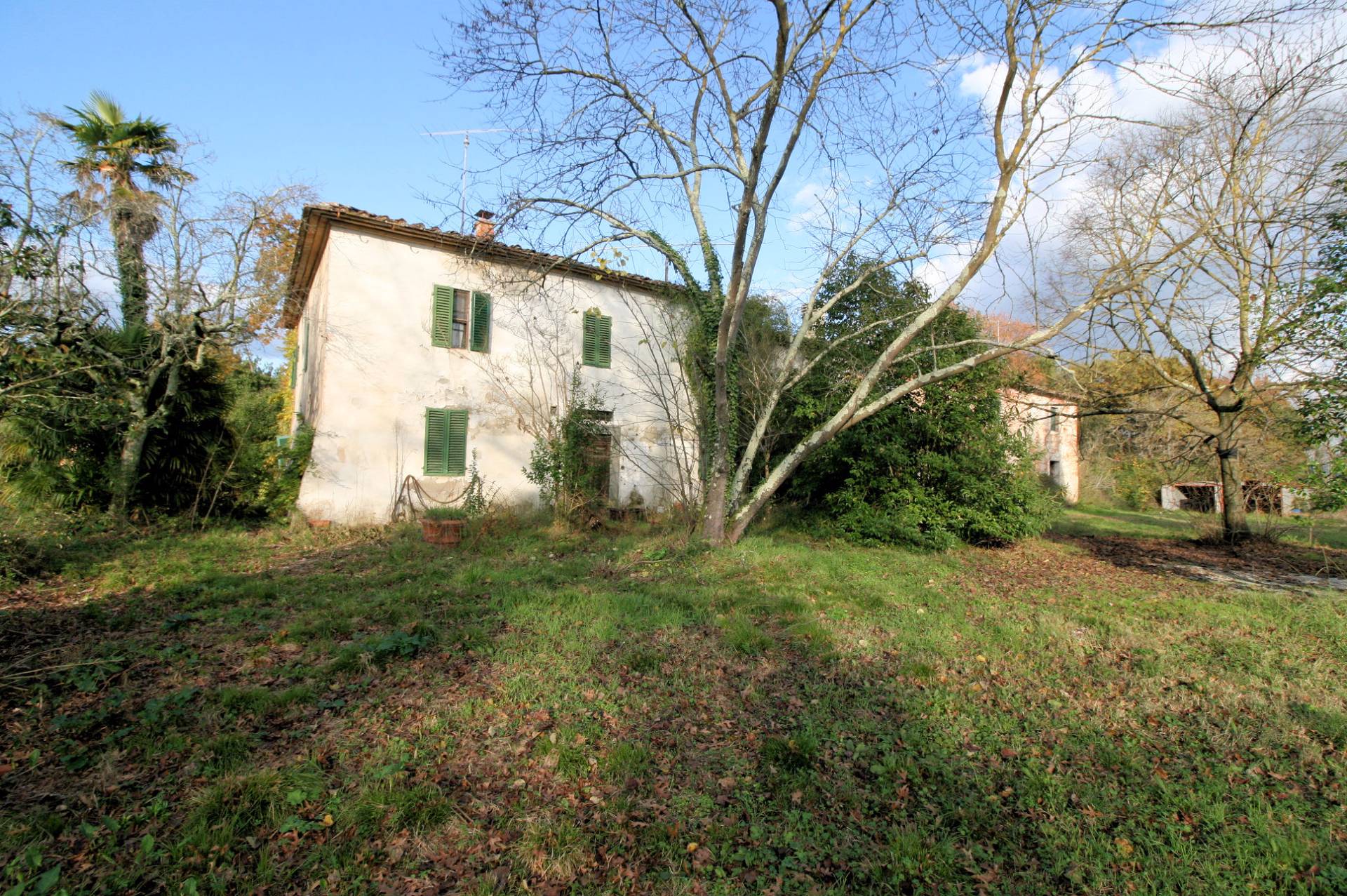 Complesso immobiliare di ampia metratura da ristrutturare in vendita a Altopascio, Spianate