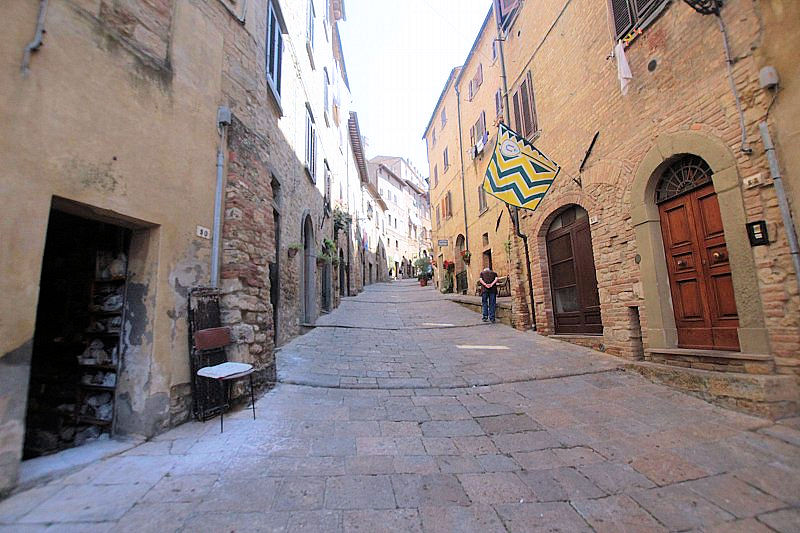 Appartamento con vista panoramica in centro storico in vendita a Volterra