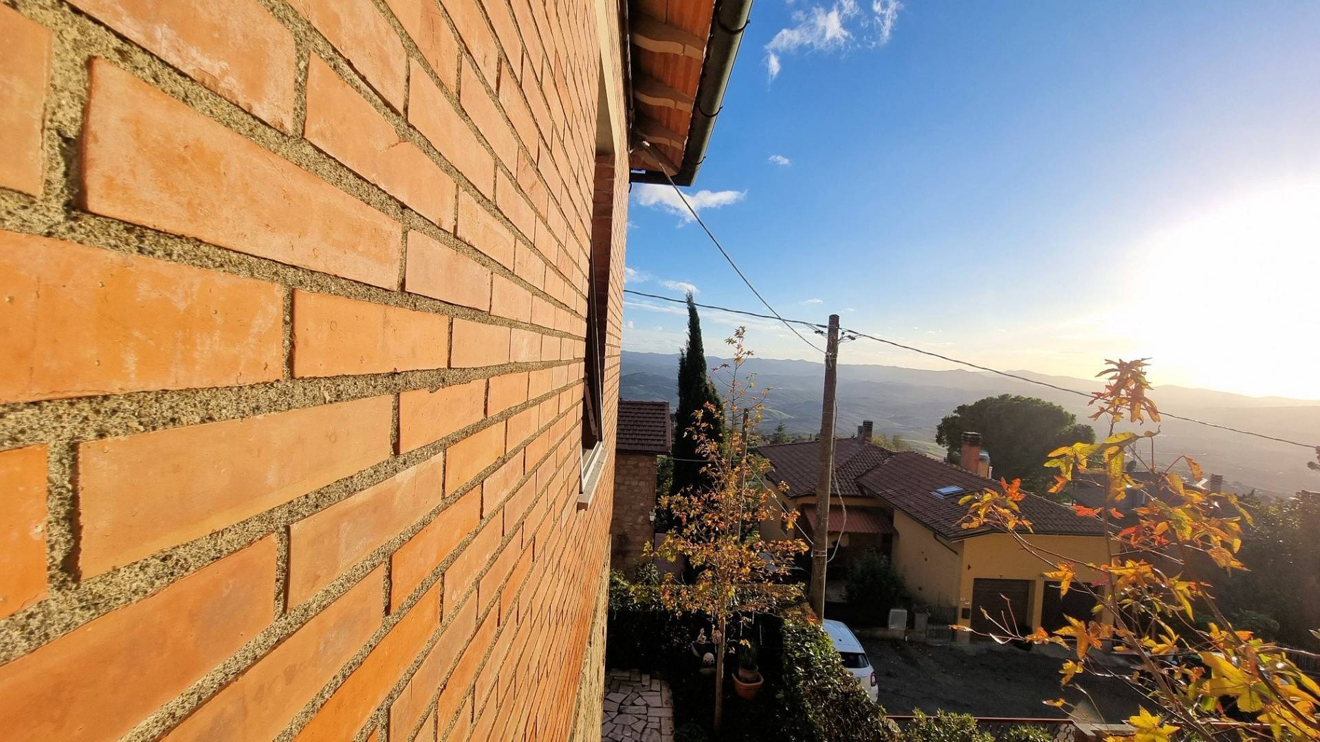 Appartamento in bifamiliare con terrazza giardino e garage in vendita a Volterra
