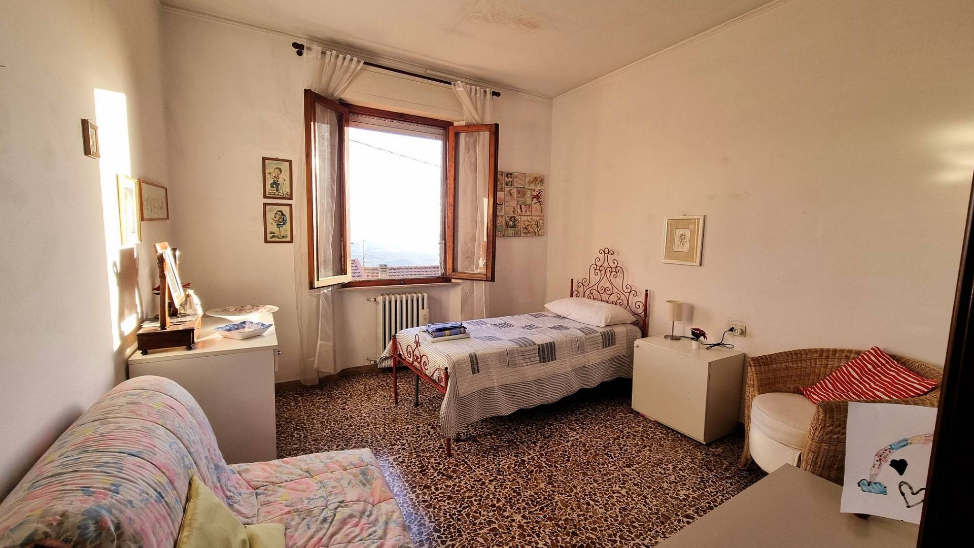 Appartamento in bifamiliare con terrazza giardino e garage in vendita a Volterra