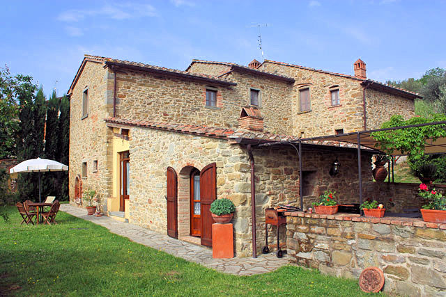 Villa in stile rustico Toscano ristrutturata con vigneto in vendita a Cortona