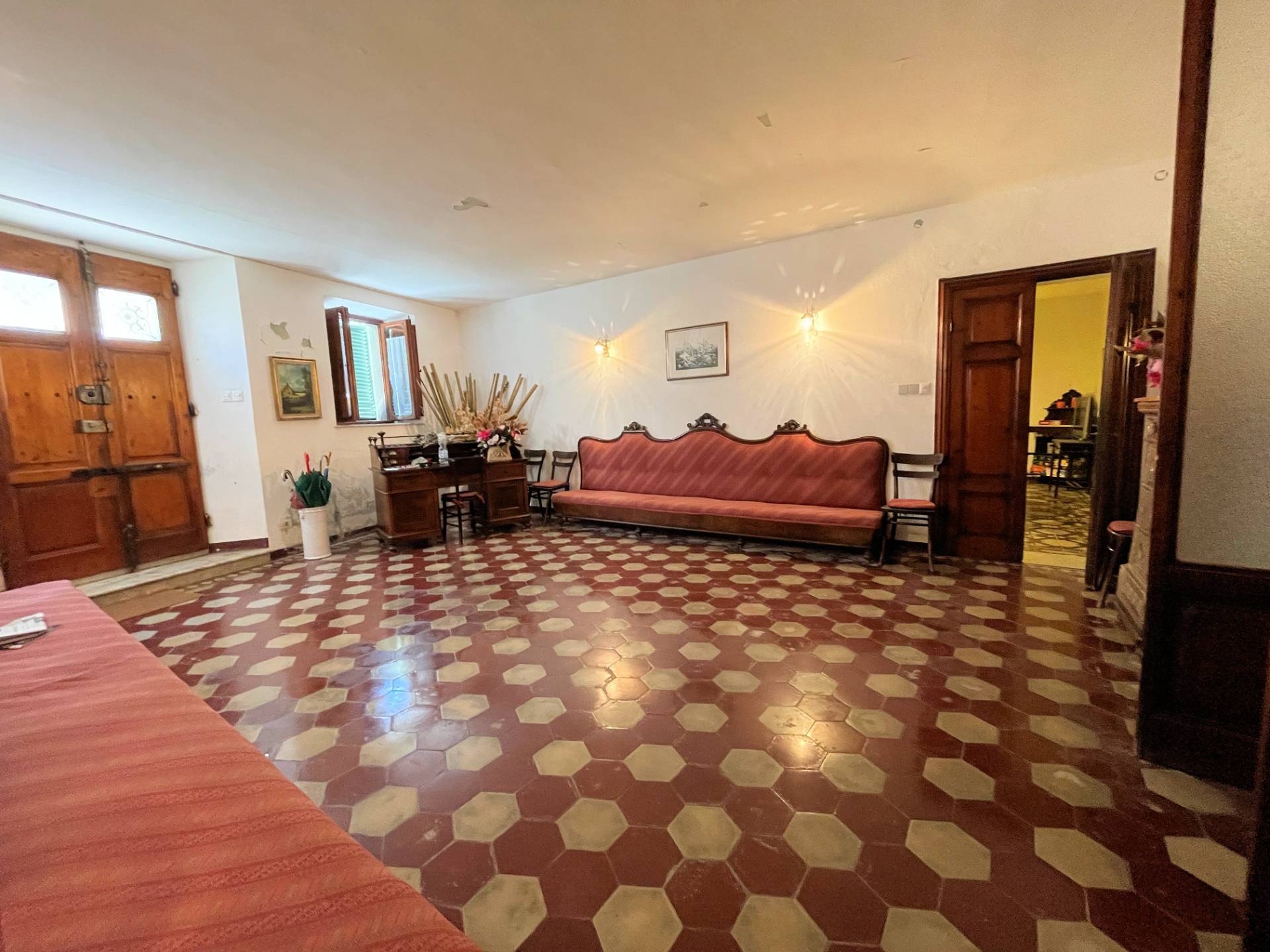 Villa di ampia superficie con giardino in vendita a Capannoli, San Pietro Belvedere