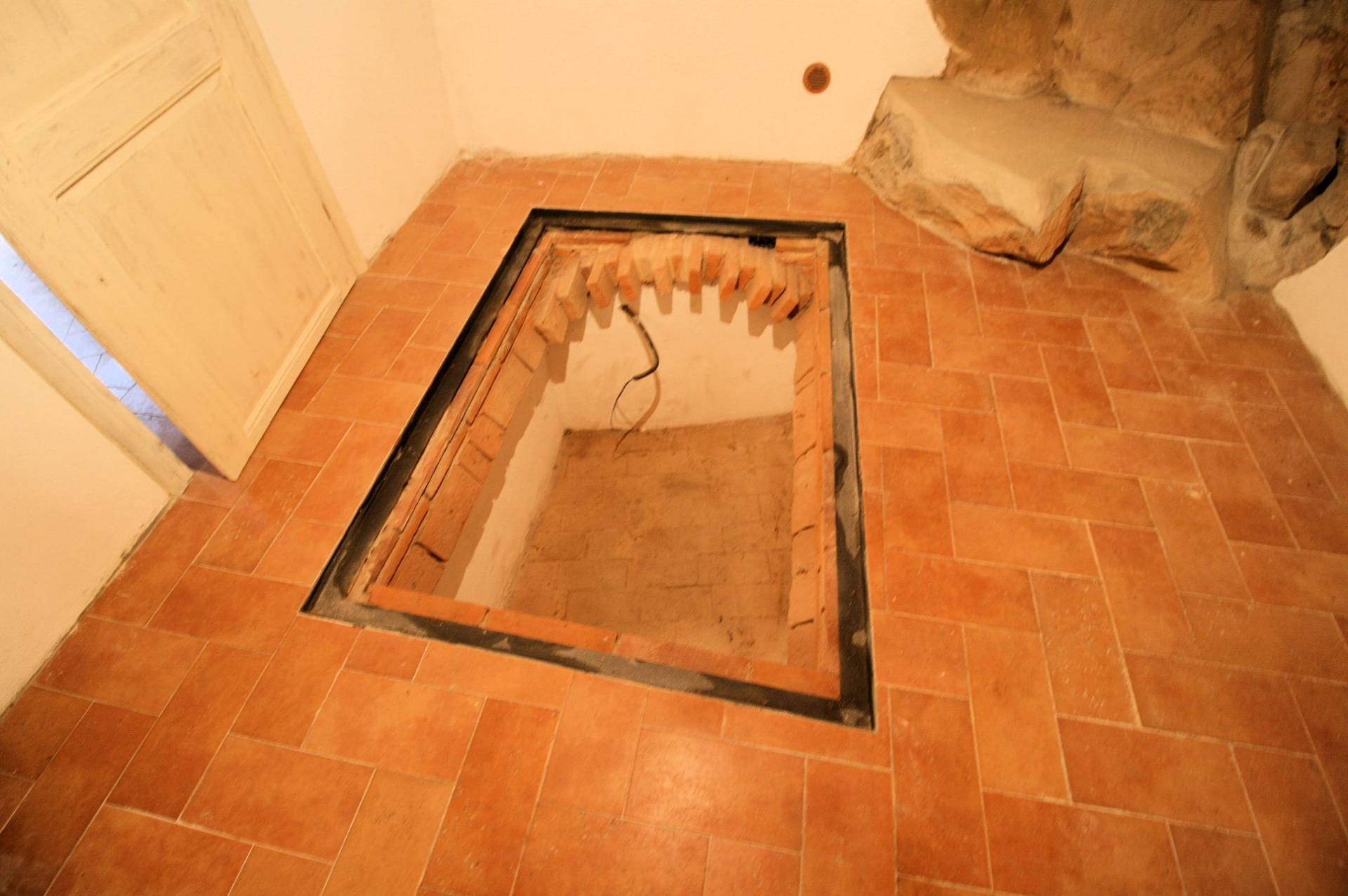 Terratetto indipendente completamente ristrutturato in centro storico in vendita a Massa e Cozzile, 