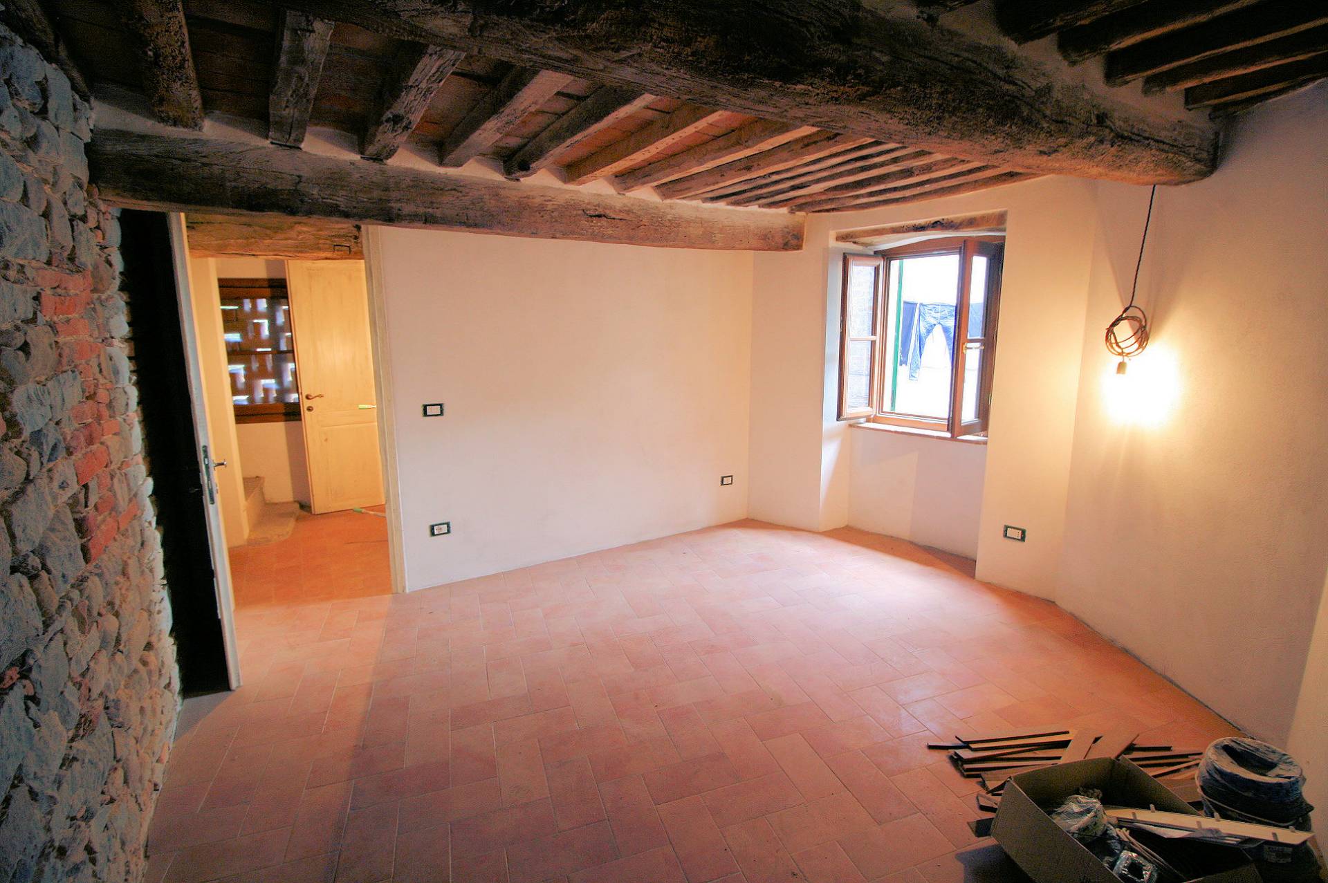 Terratetto indipendente completamente ristrutturato in centro storico in vendita a Massa e Cozzile, 