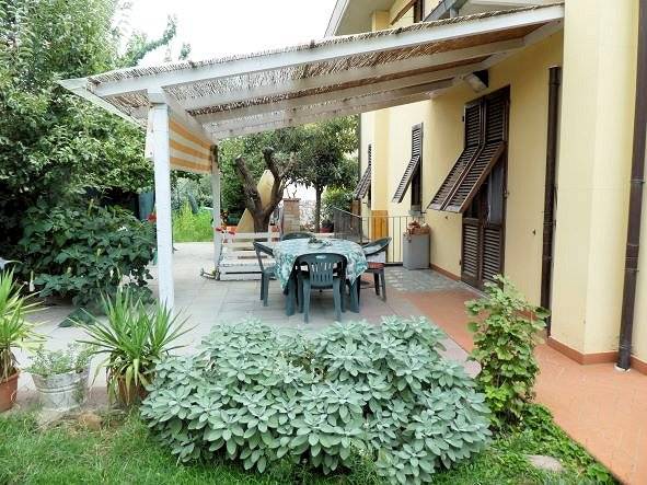 villa di ampia superficie con giardino in vendita a Loro Ciuffenna, San Giustino Valdarno