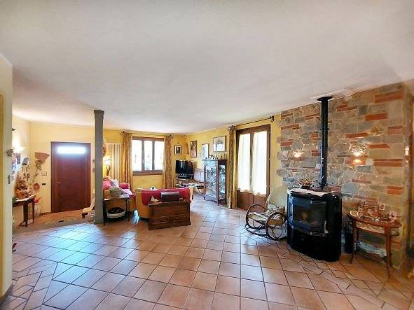 villa di ampia superficie con giardino in vendita a Loro Ciuffenna, San Giustino Valdarno