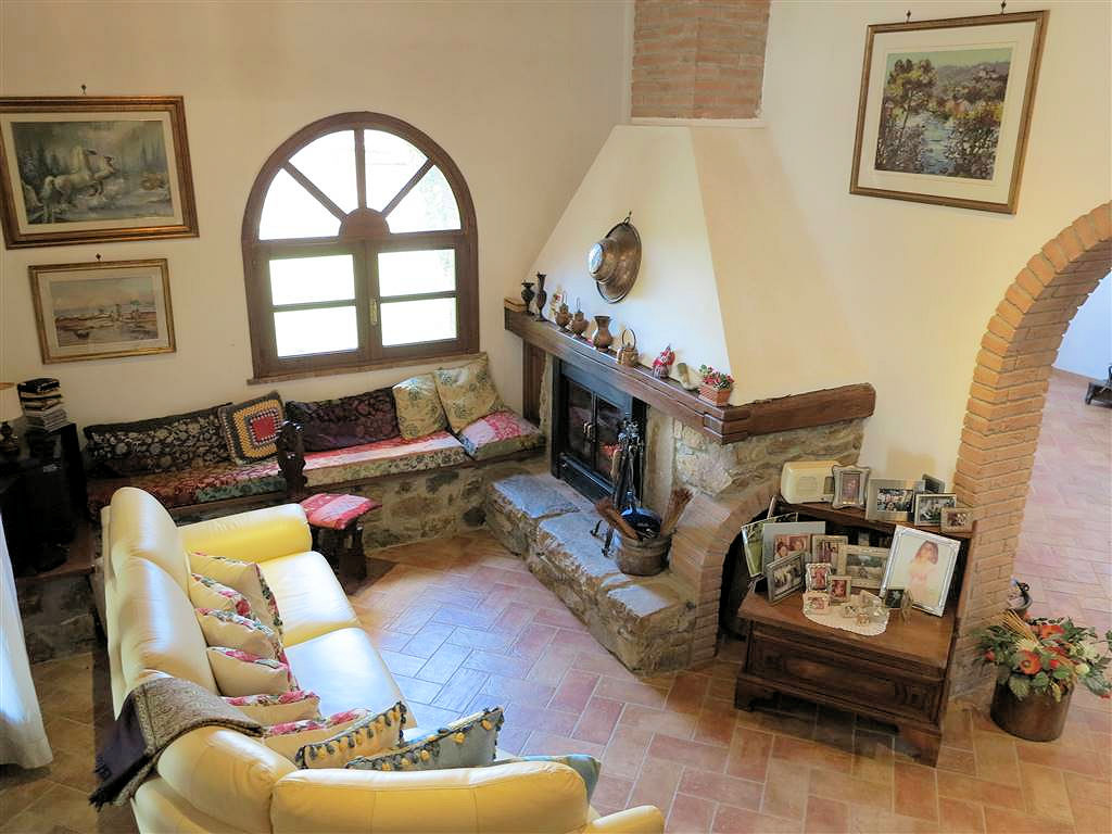 Rustico ristrutturato in posizione collinare in vendita a Gavorrano