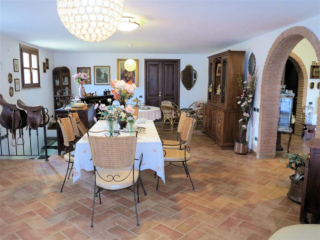 Rustico ristrutturato in posizione collinare in vendita a Gavorrano