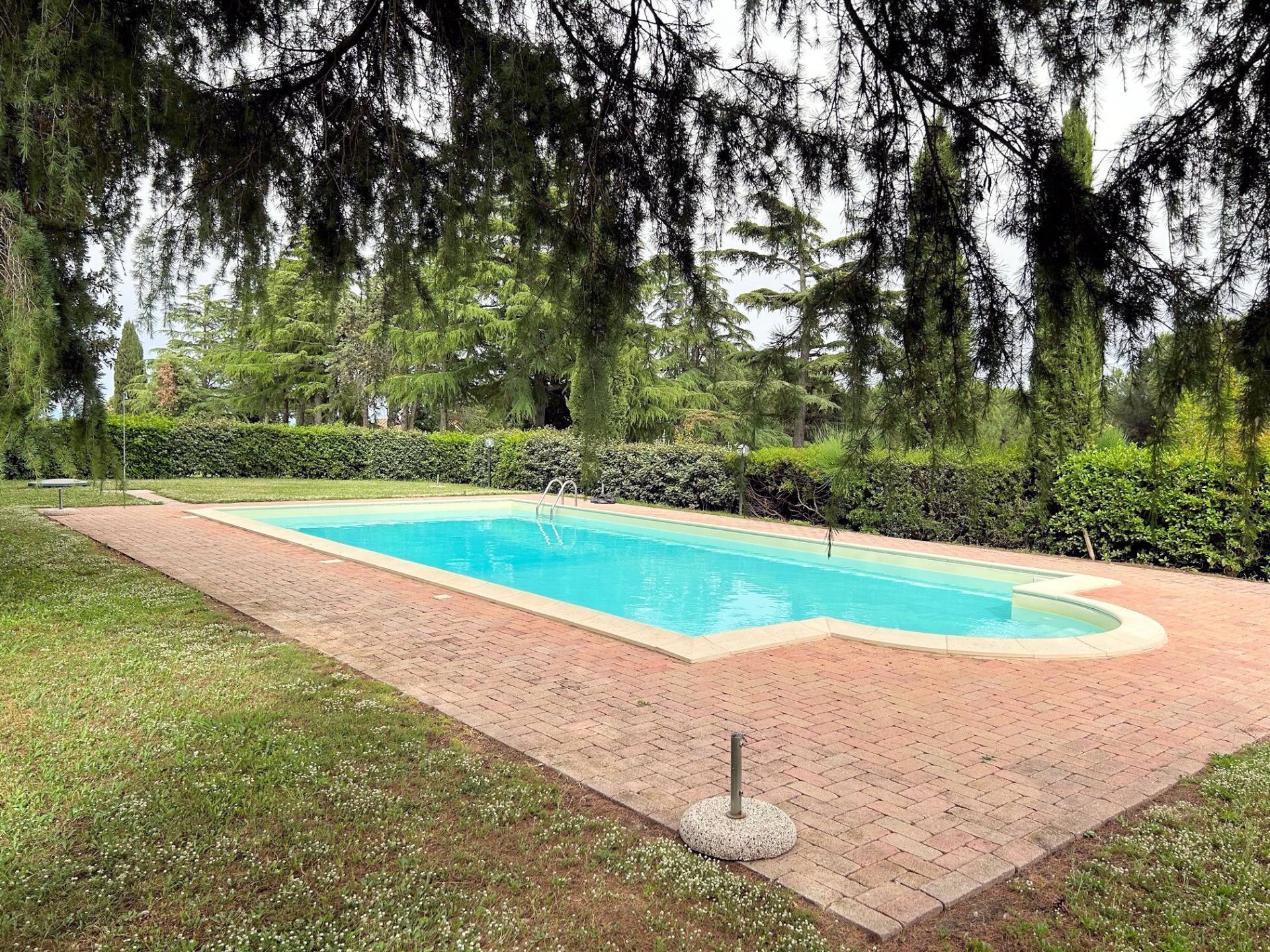 Appartamento sito in complesso con piscina condominiale in vendita a Montaione