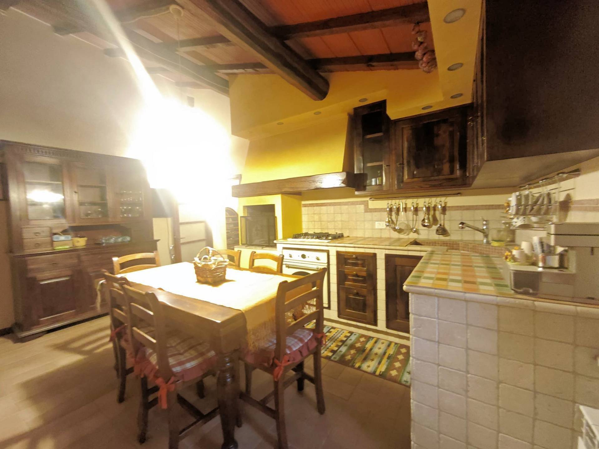 Appartamento sito in complesso con piscina condominiale in vendita a Montaione