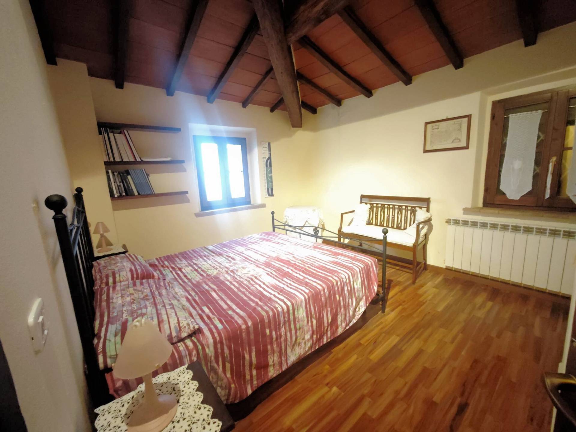 Appartamento sito in complesso con piscina condominiale in vendita a Montaione