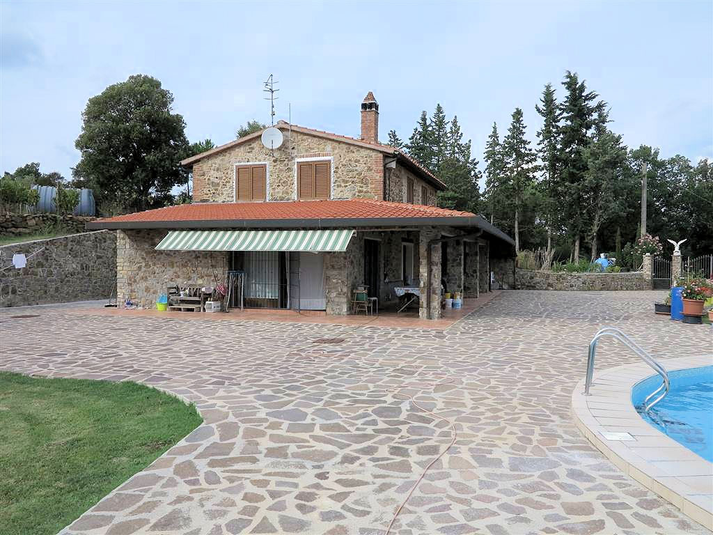 Casale ristrutturato con vista panoramica parco e piscina in vendita a Massa Marittima