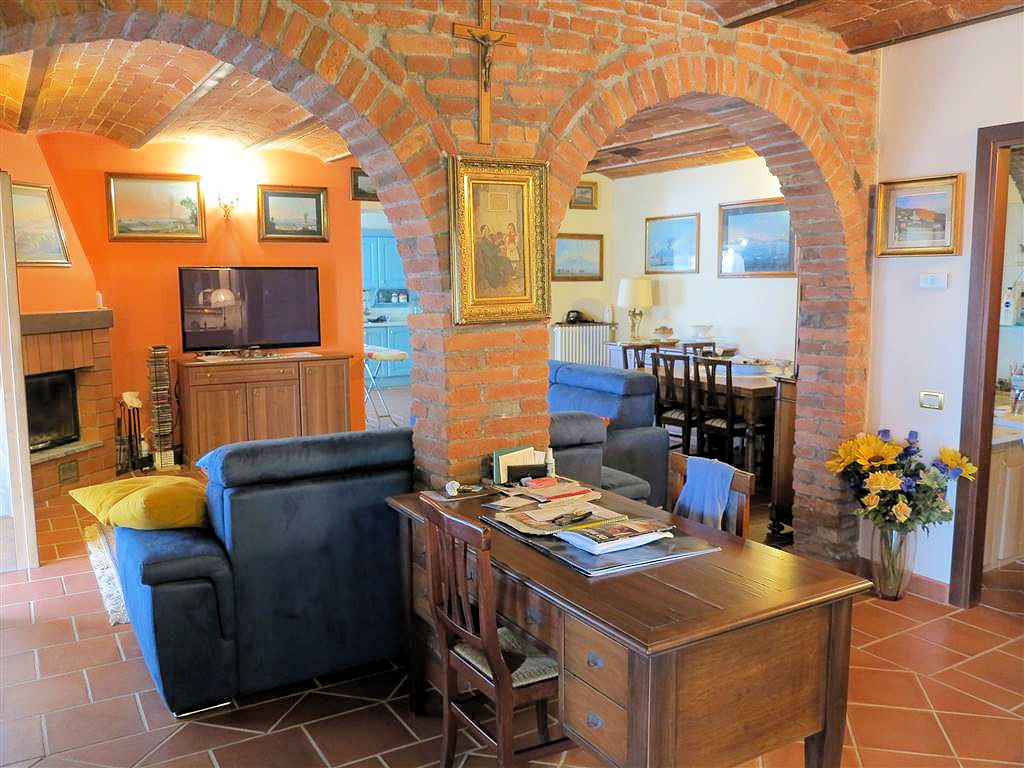 Casale ristrutturato con vista panoramica parco e piscina in vendita a Massa Marittima