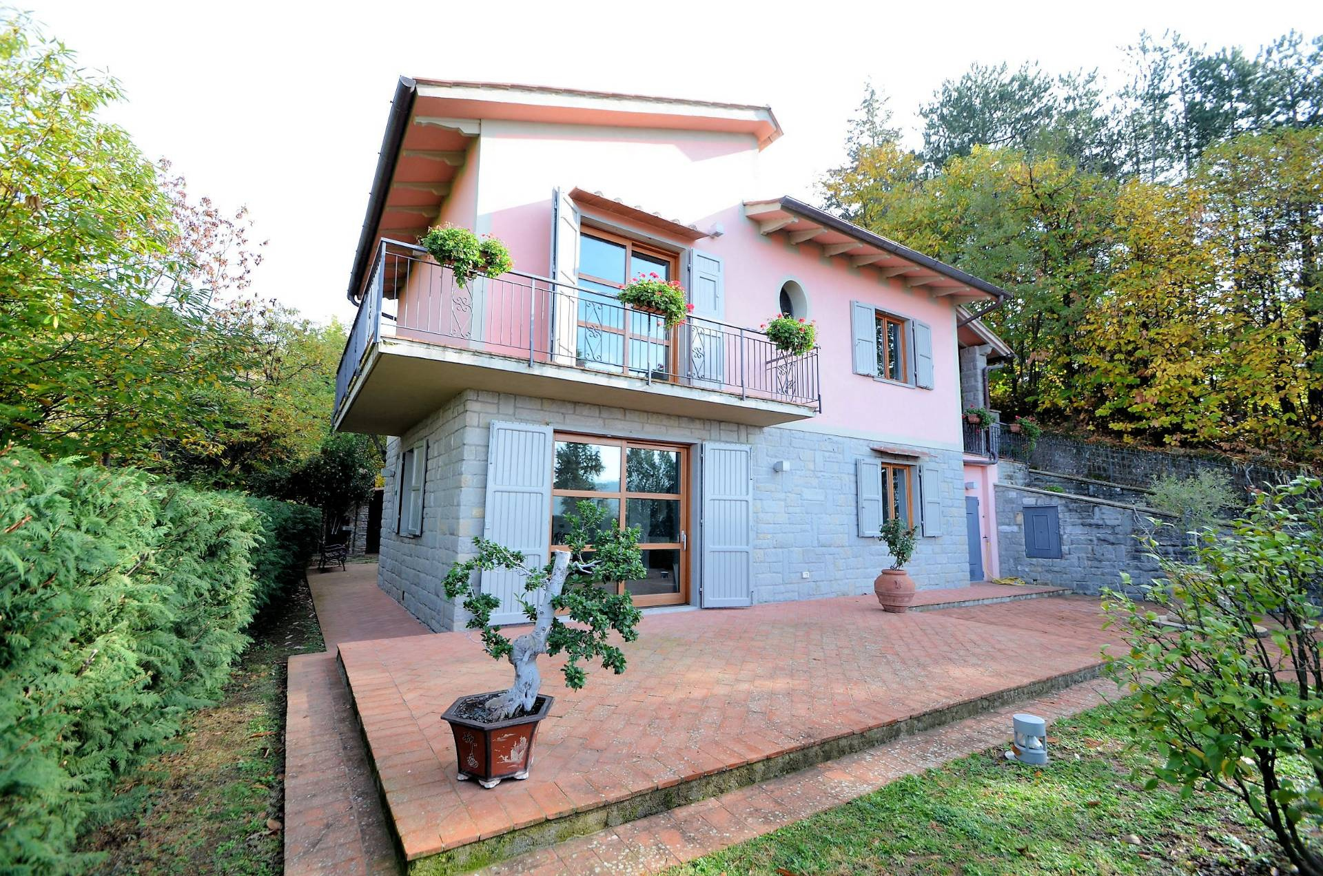 Villa in stile moderno in posizione dominante in vendita a Rufina, Pomino (Castelnuovo)