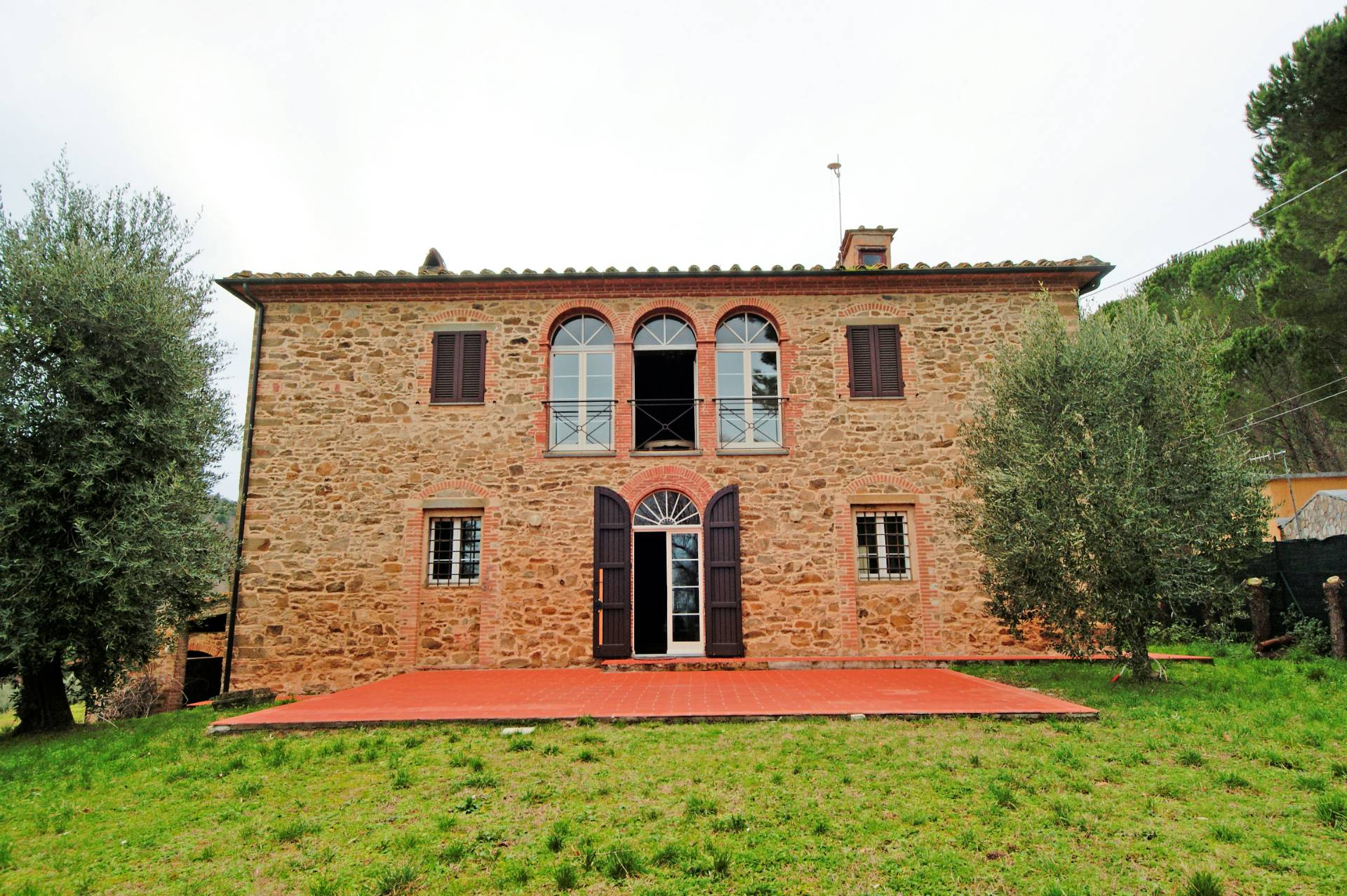 Casa colonica ristrutturata con parco e vista panoramica in vendita a Chianni, Rivalto