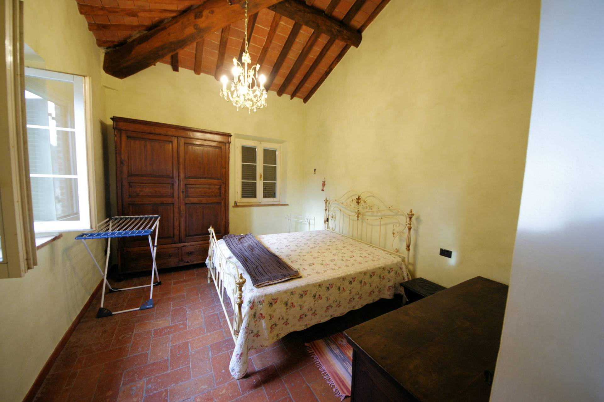 Casa colonica ristrutturata con parco e vista panoramica in vendita a Chianni, Rivalto