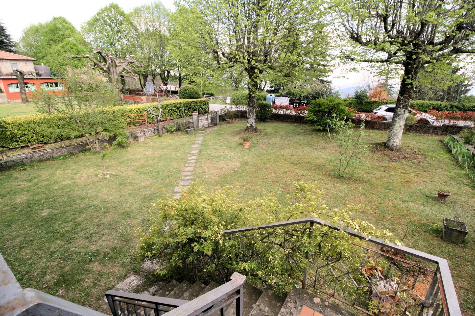 Villa singola con ampio giardino e vista panoramica in vendita a Marliana