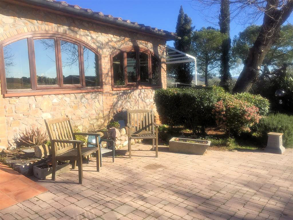 Casale ristrutturato con parco e piscina a pochi chilometri dal mare in vendita a Gavorrano, Bivio R