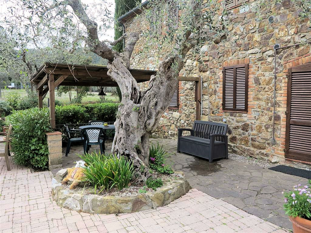 Casale ristrutturato con parco e piscina a pochi chilometri dal mare in vendita a Gavorrano, Bivio R