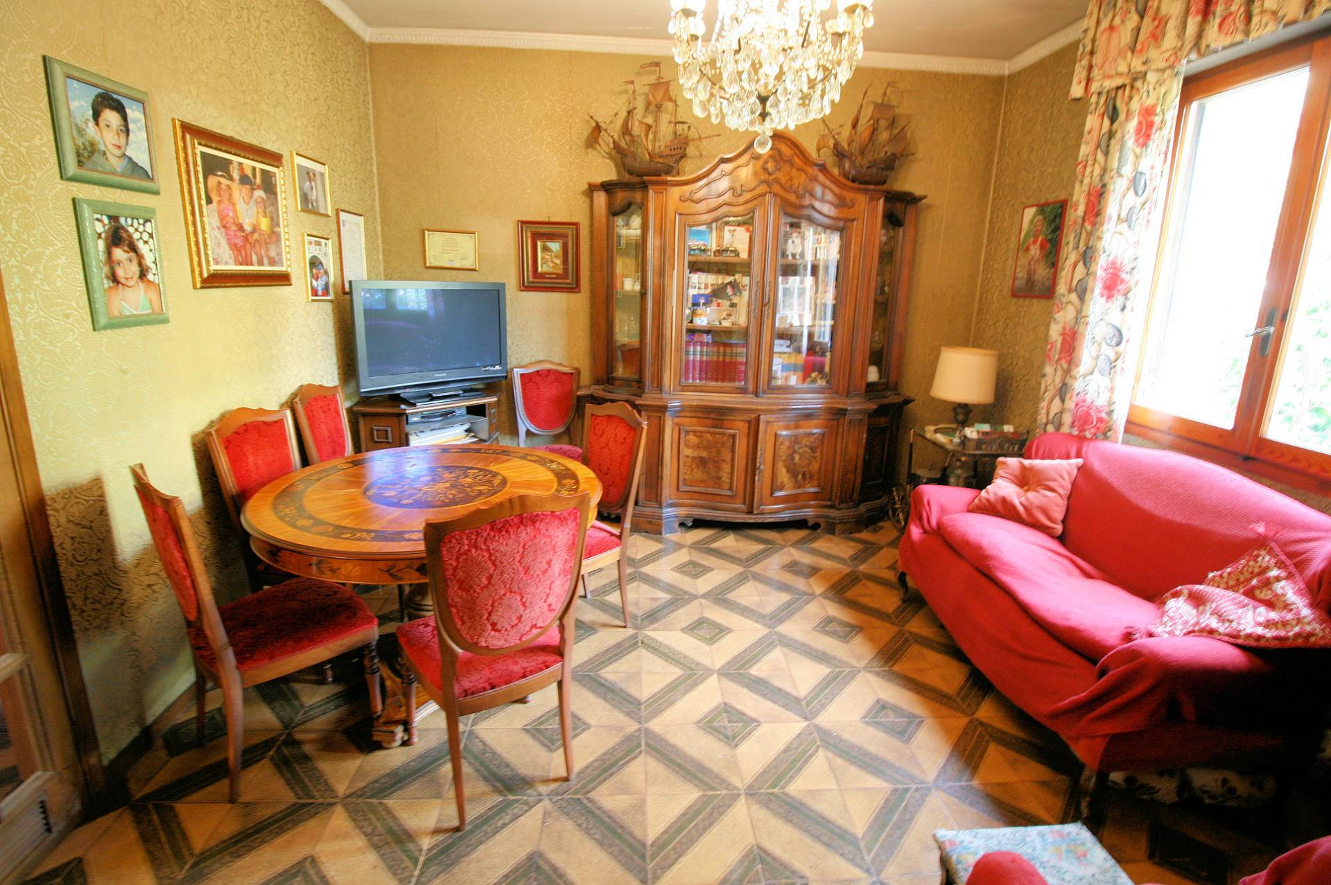 Appartamento indipendente di ampia superficie con terrazza panoramica in vendita a Montecatini-Terme