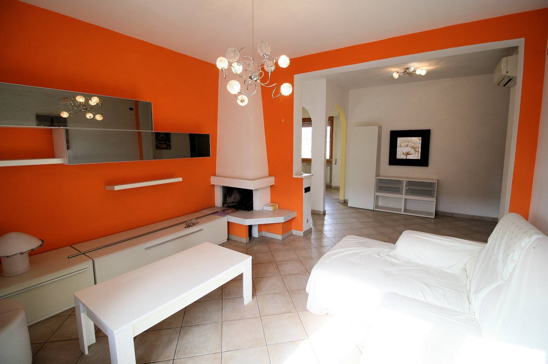 Appartamento al quarto ed ultimo piano con ascensore garage e soffitta in palazzina ristrutturata in