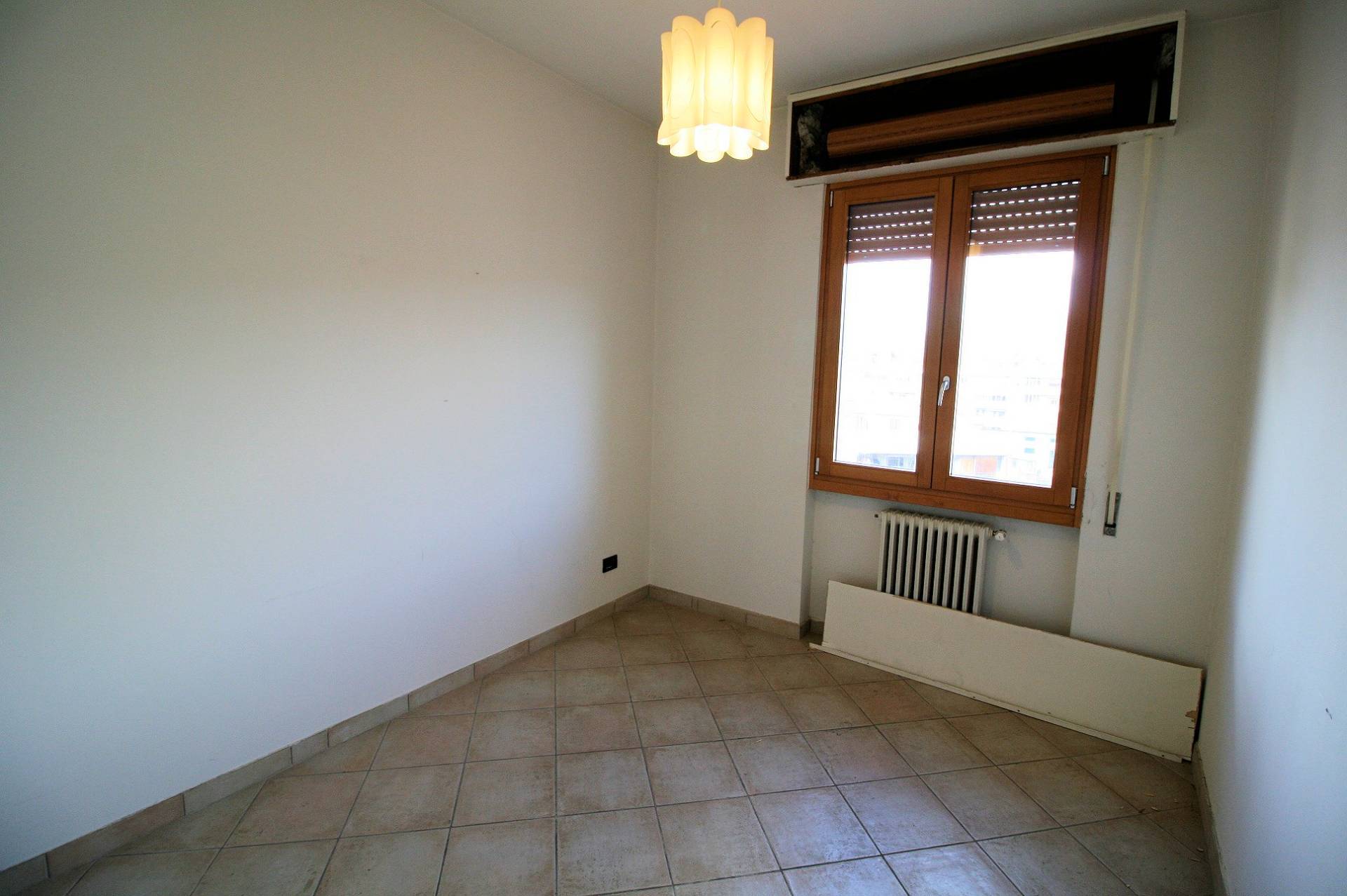 Appartamento al quarto ed ultimo piano con ascensore garage e soffitta in palazzina ristrutturata in