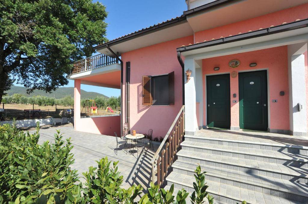Villa di ampia superficie immersa nel verde in vendita a Gavorrano