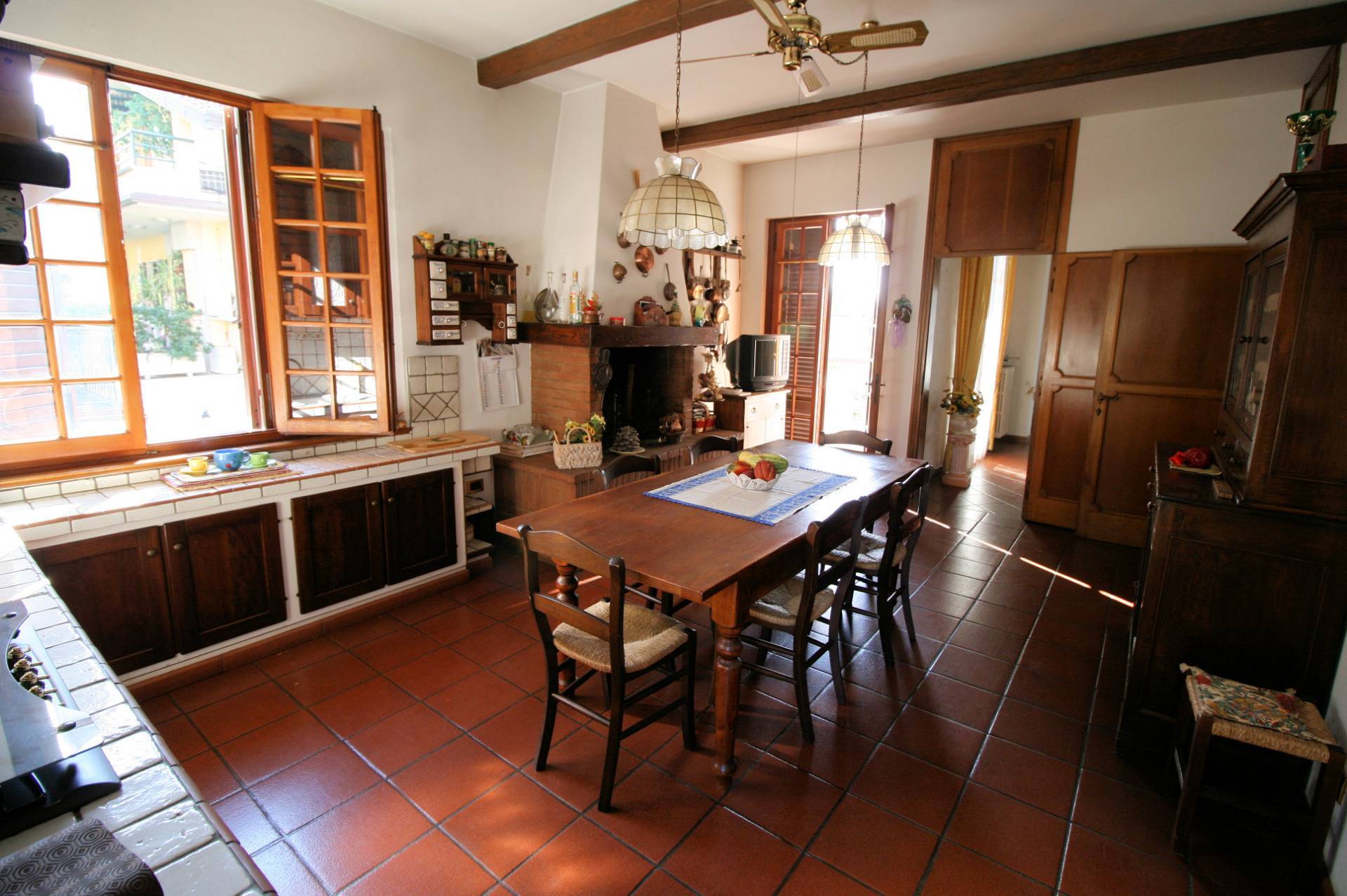 Villa unifamiliare di grande metratura con giardino in vendita a Montecatini-Terme