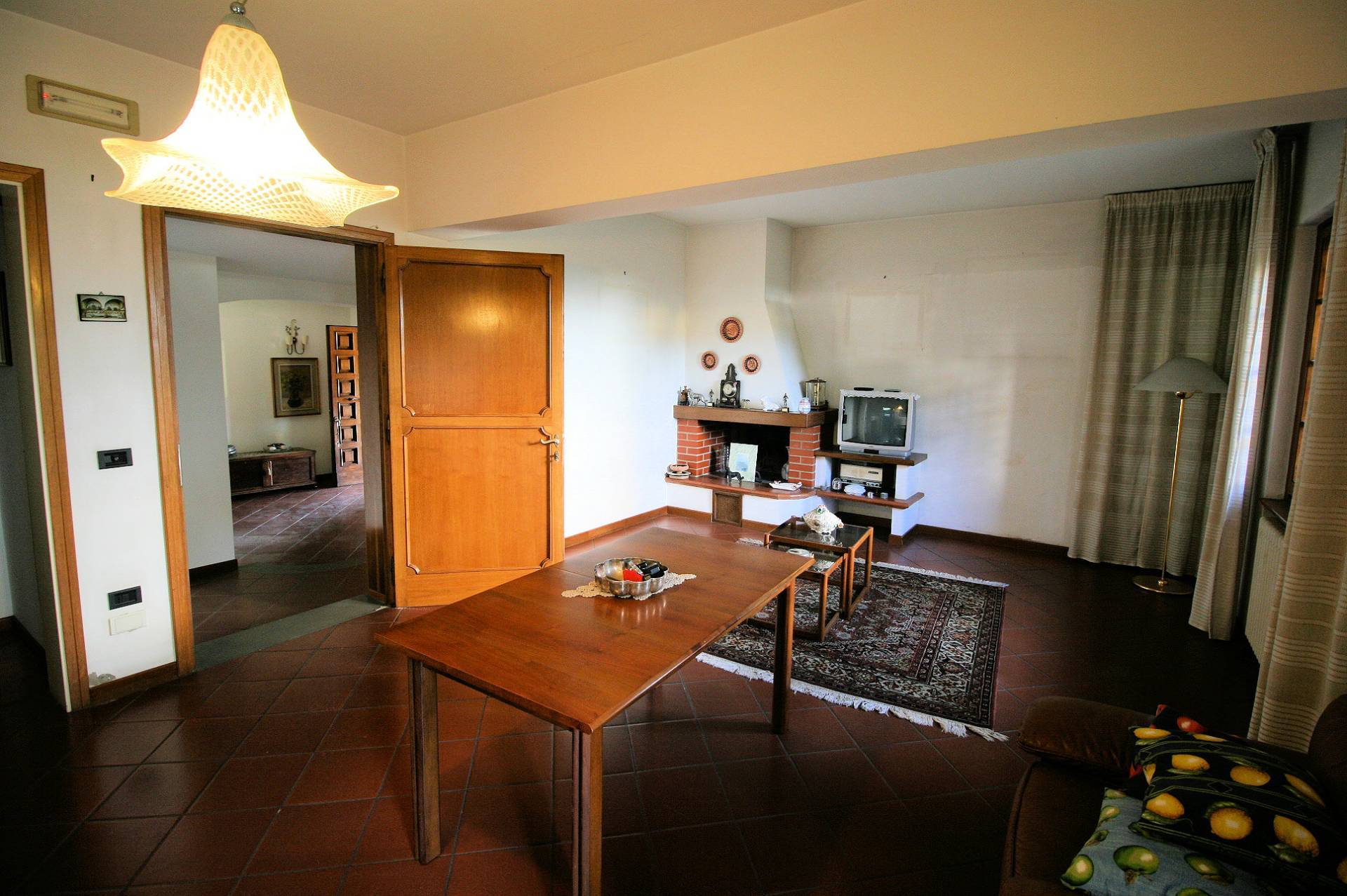 Villa unifamiliare di grande metratura con giardino in vendita a Montecatini-Terme