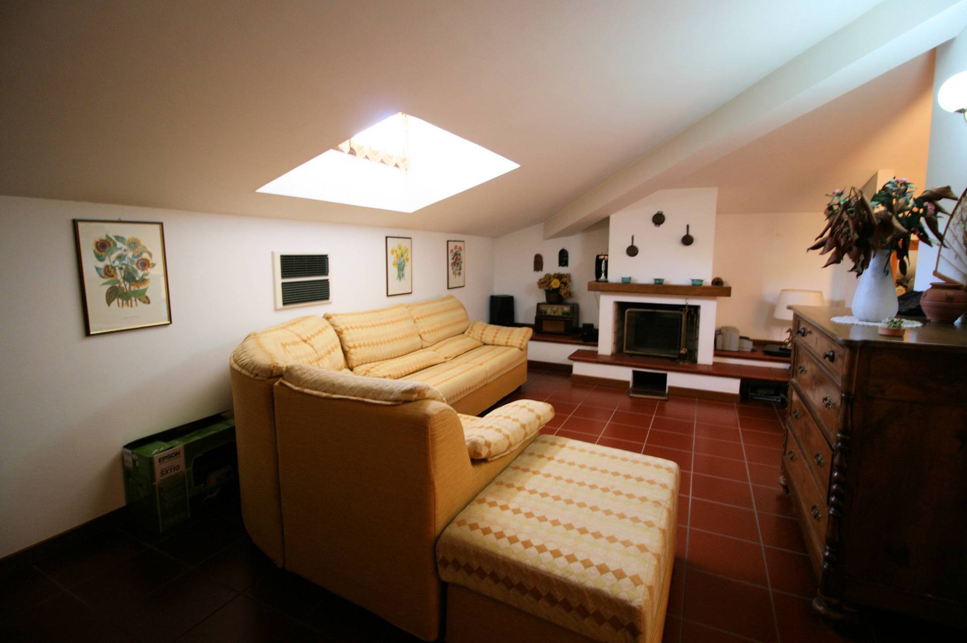 Villa unifamiliare di grande metratura con giardino in vendita a Montecatini-Terme