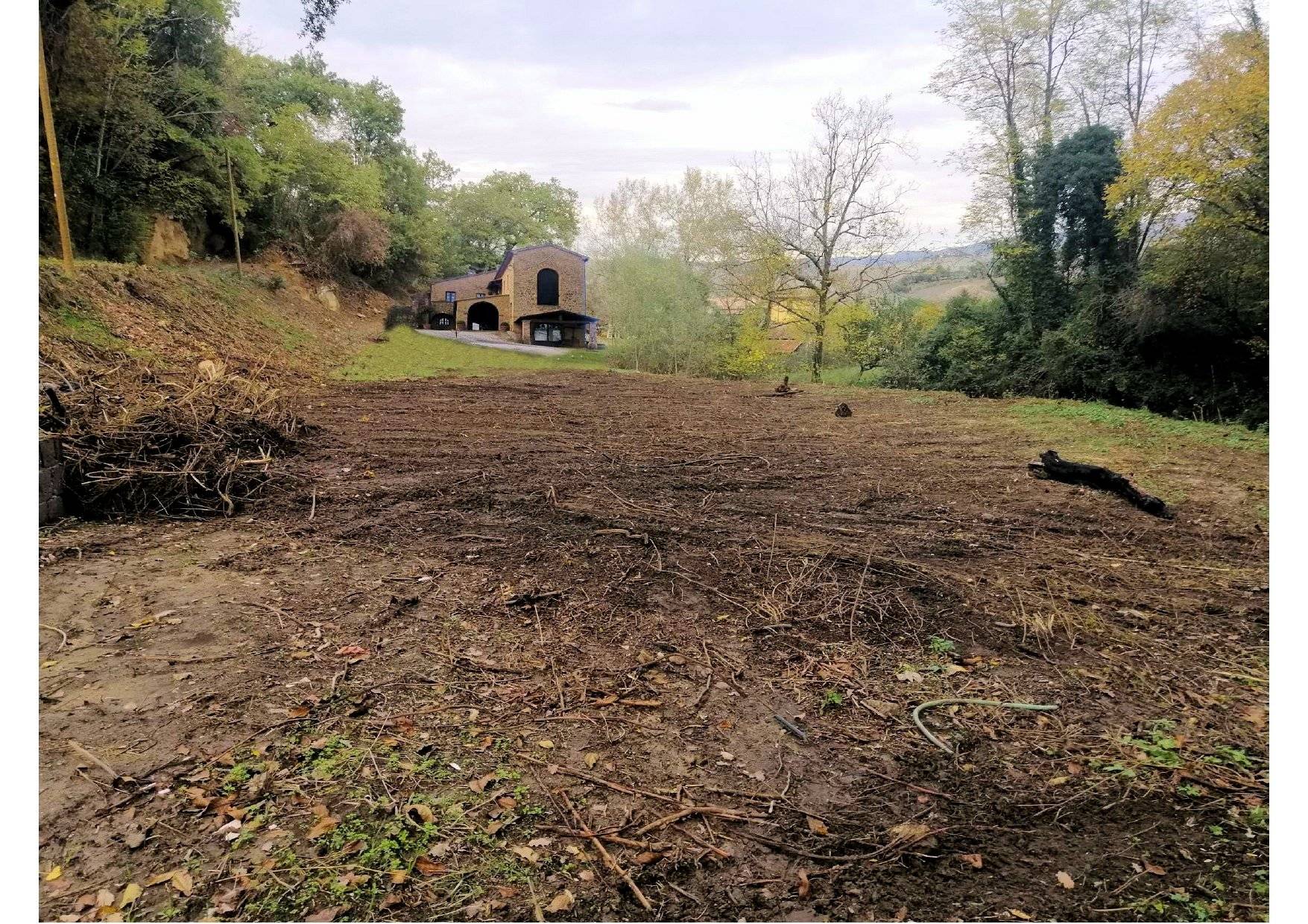 Recupero di volumetrie per realizzare un casale indipendente in vendita a Volterra
