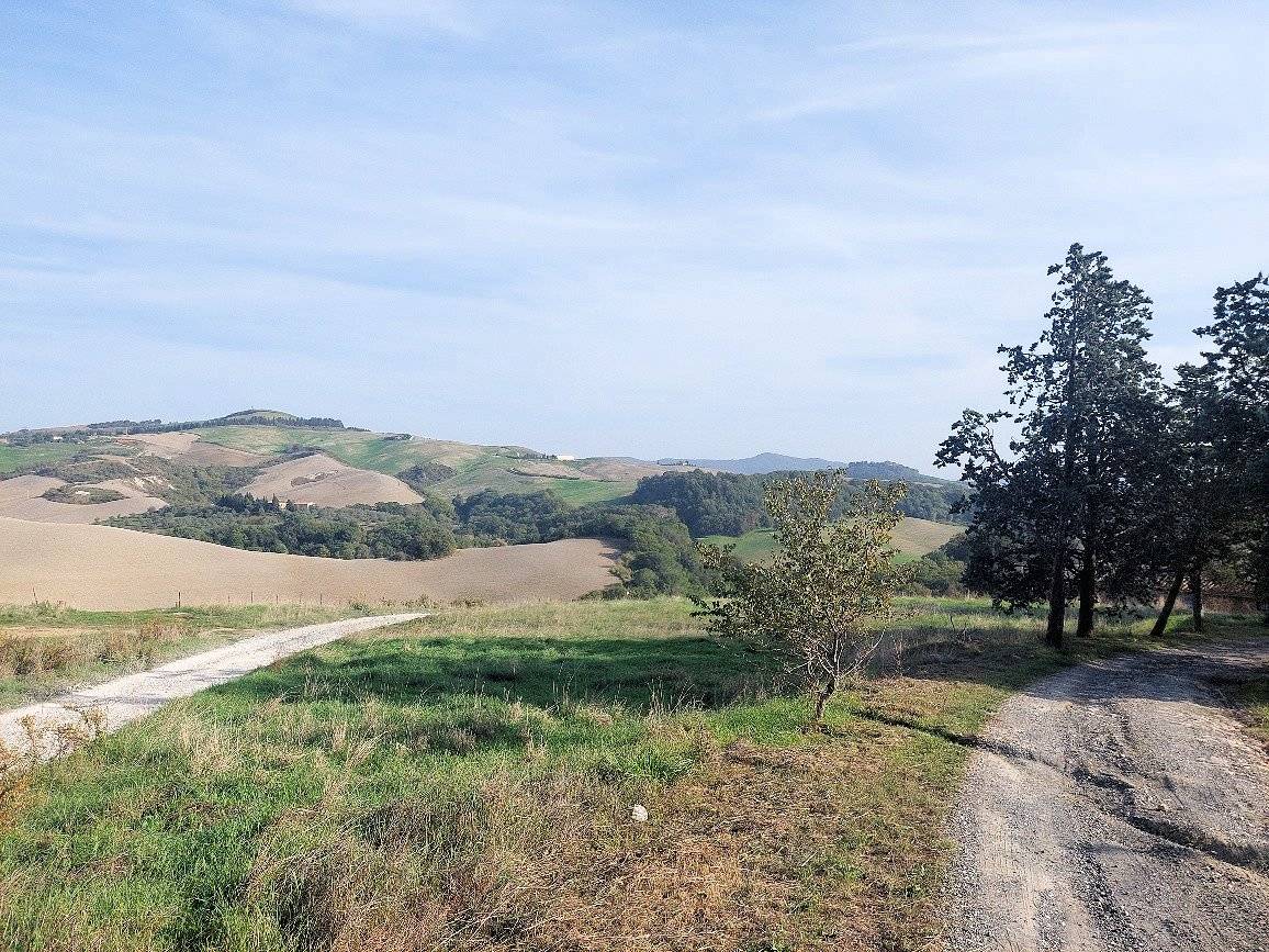 Borgo di ampia superficie da ristrutturare in vendita a Volterra