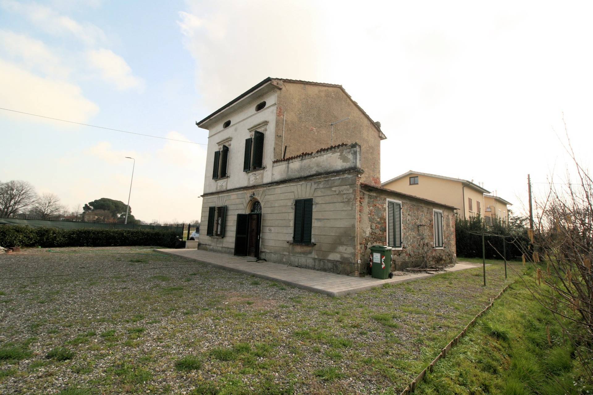 Terratetto libero su quattro lati con giardino in vendita a Altopascio, Spianate