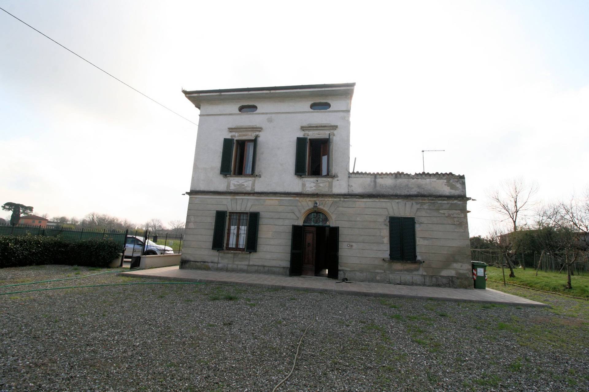 Terratetto libero su quattro lati con giardino in vendita a Altopascio, Spianate