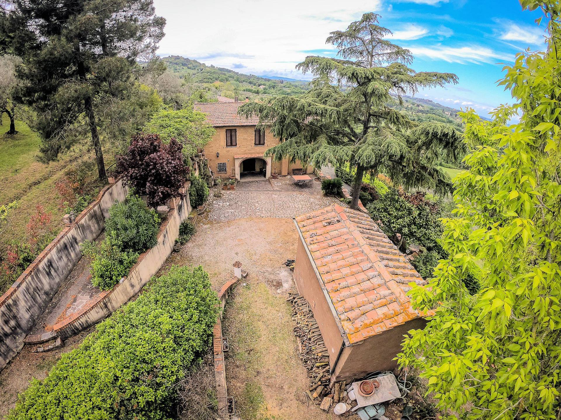 Casale ristrutturato con vista panoramica parco e piscina in vendita a Volterra