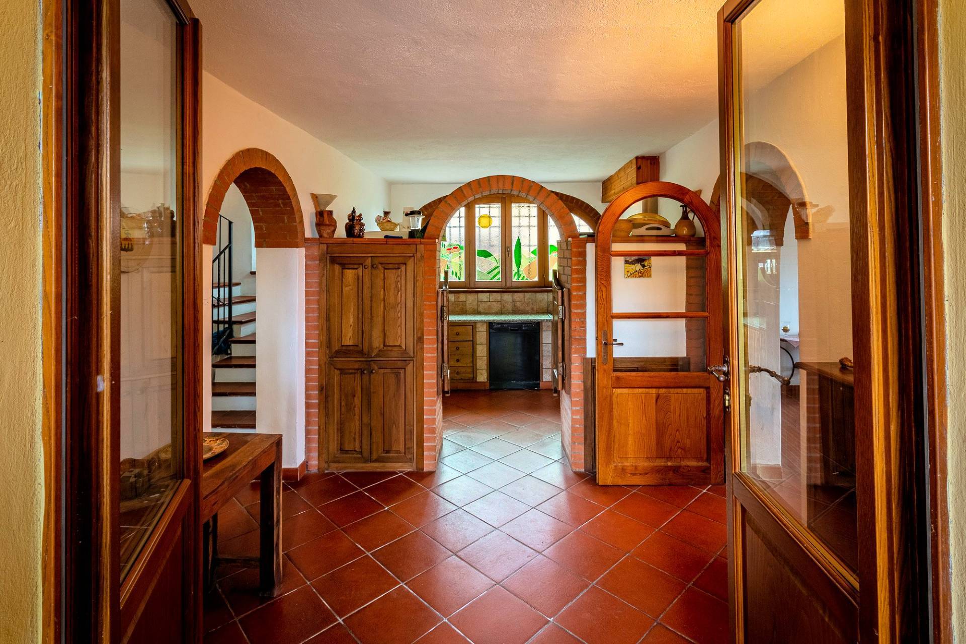 Casale ristrutturato con vista panoramica parco e piscina in vendita a Volterra