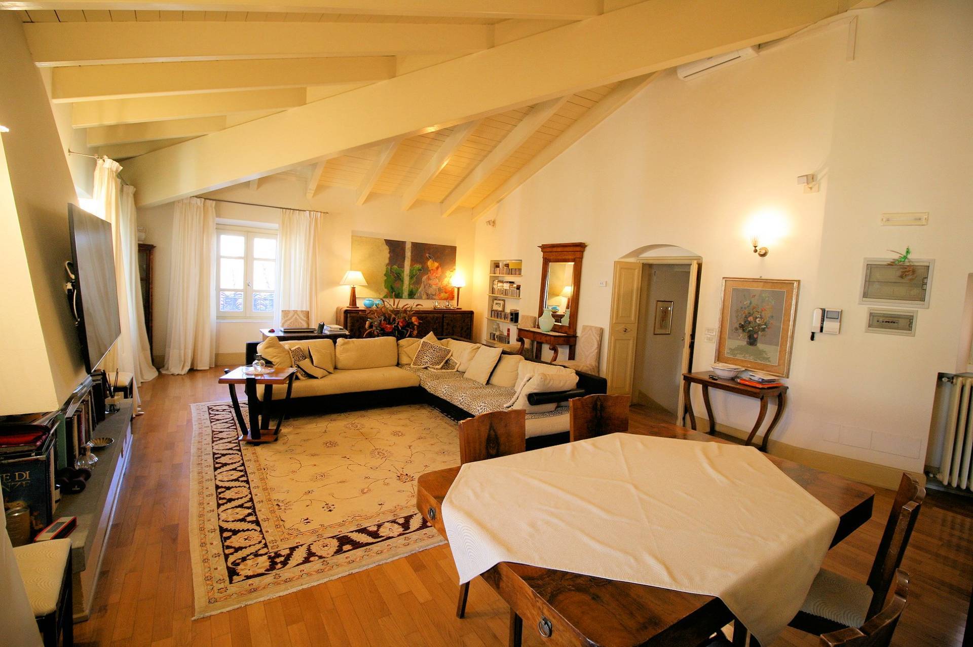 Appartamento al piano secondo con ascensore in vendita a Pistoia, Centro storico