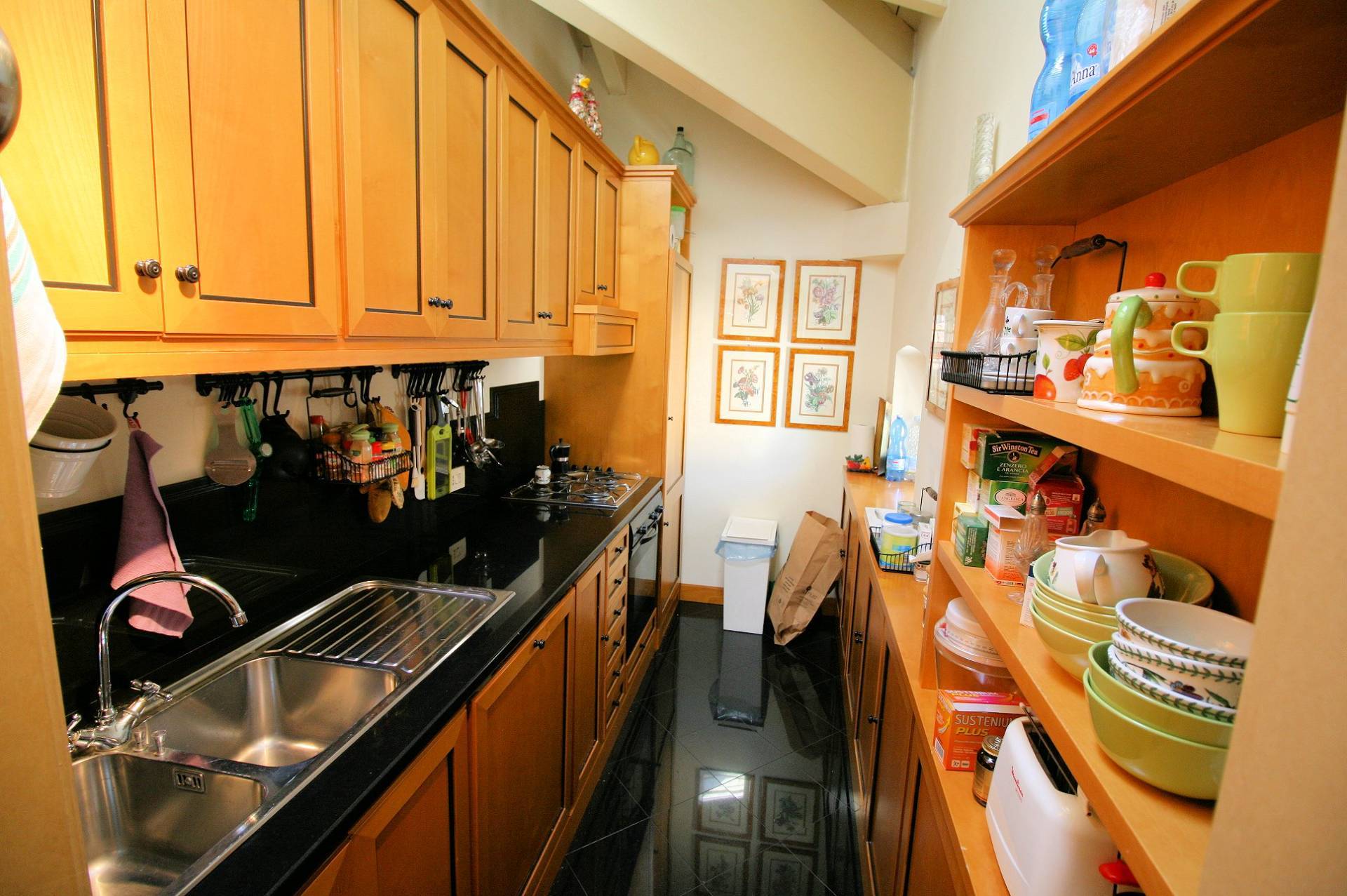 Appartamento al piano secondo con ascensore in vendita a Pistoia, Centro storico