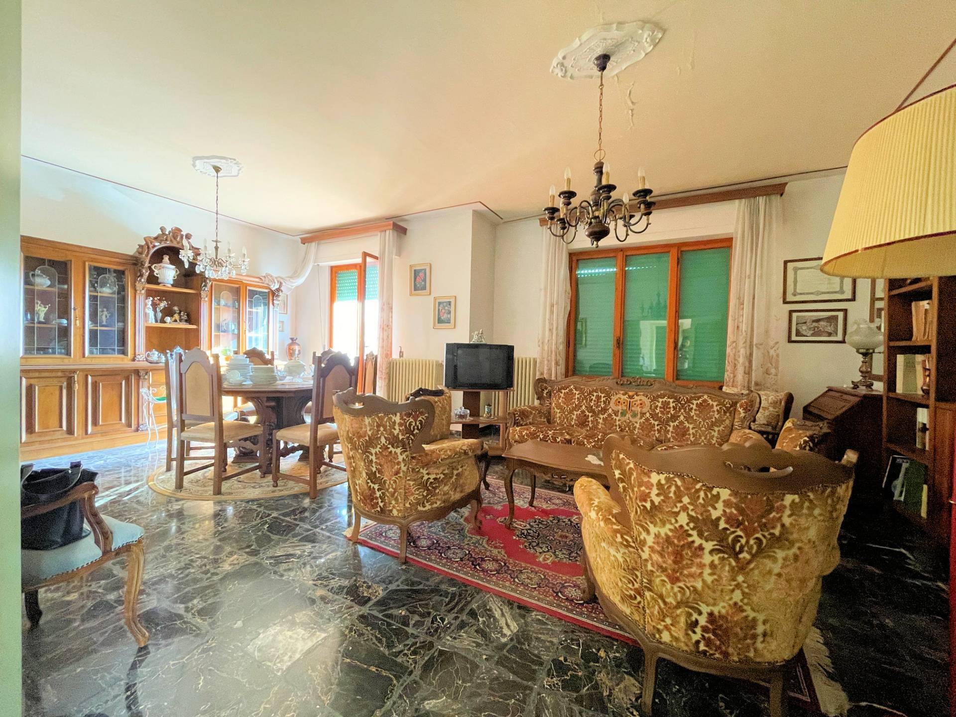 Appartamento al piano primo con giardino in vendita a Volterra