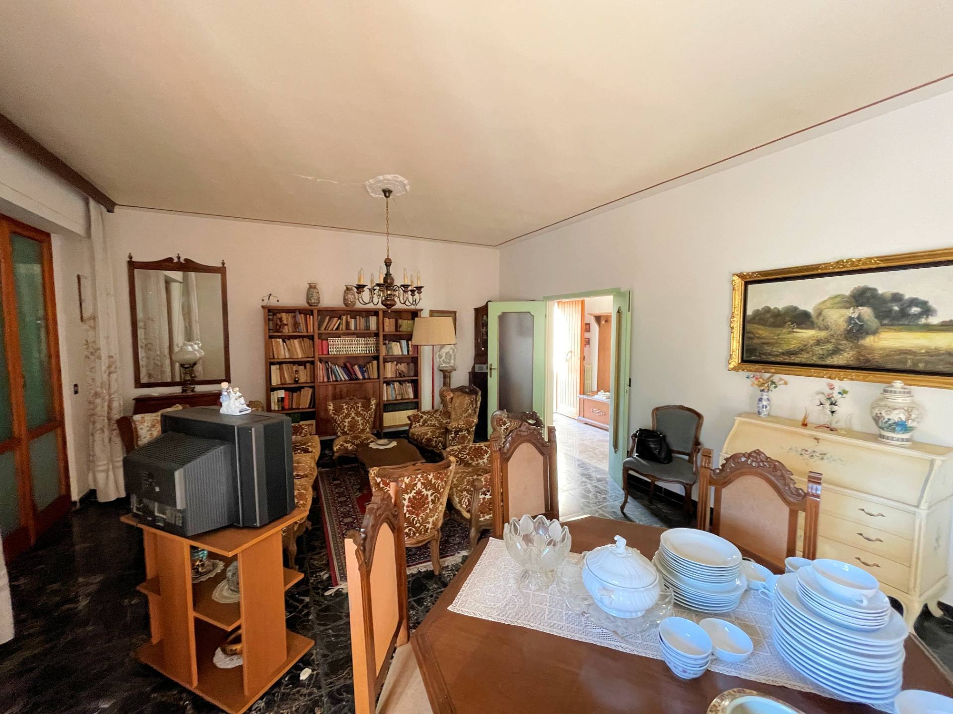 Appartamento al piano primo con giardino in vendita a Volterra