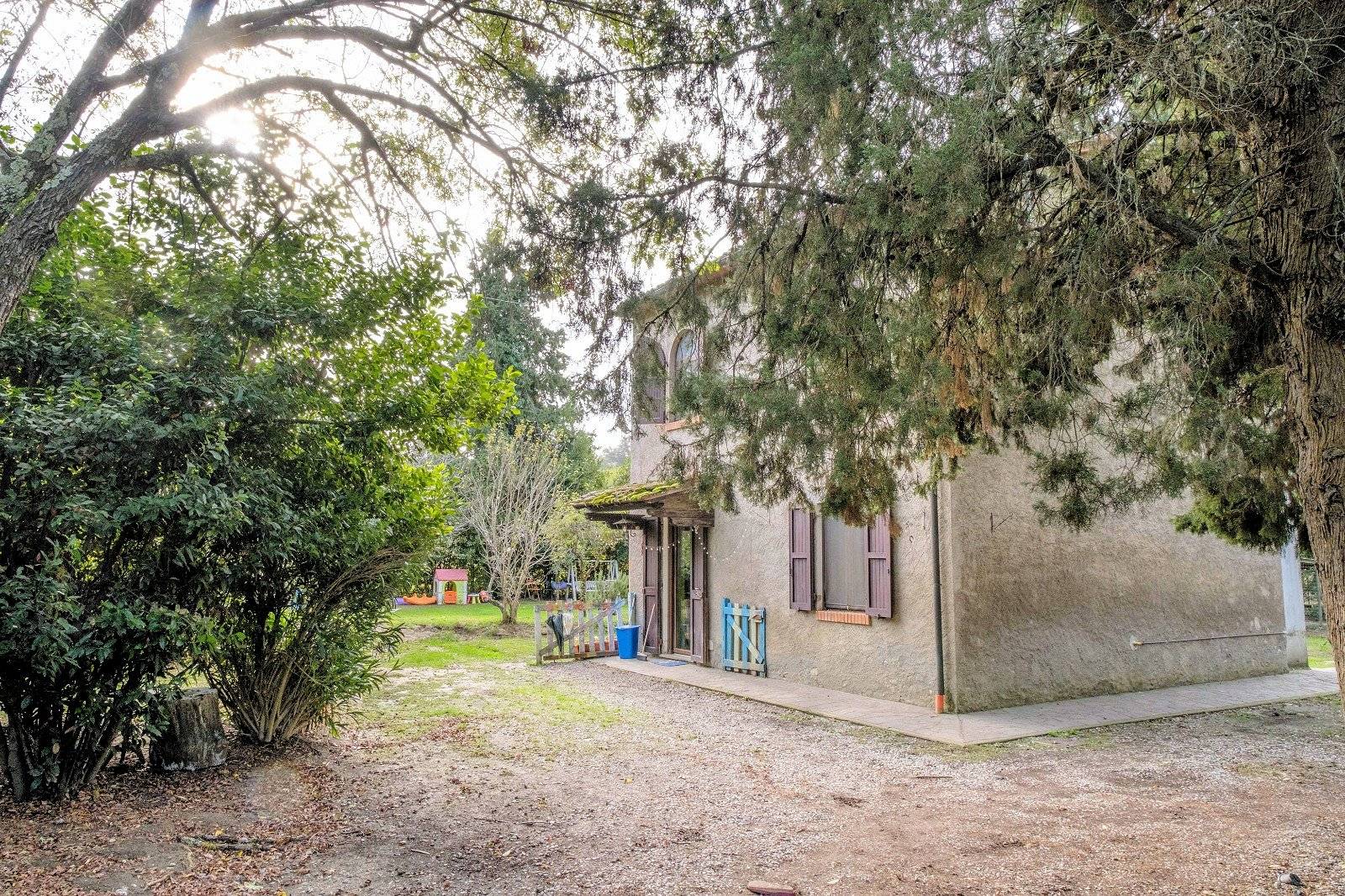 Piccolo casale con giardino in vendita a Volterra