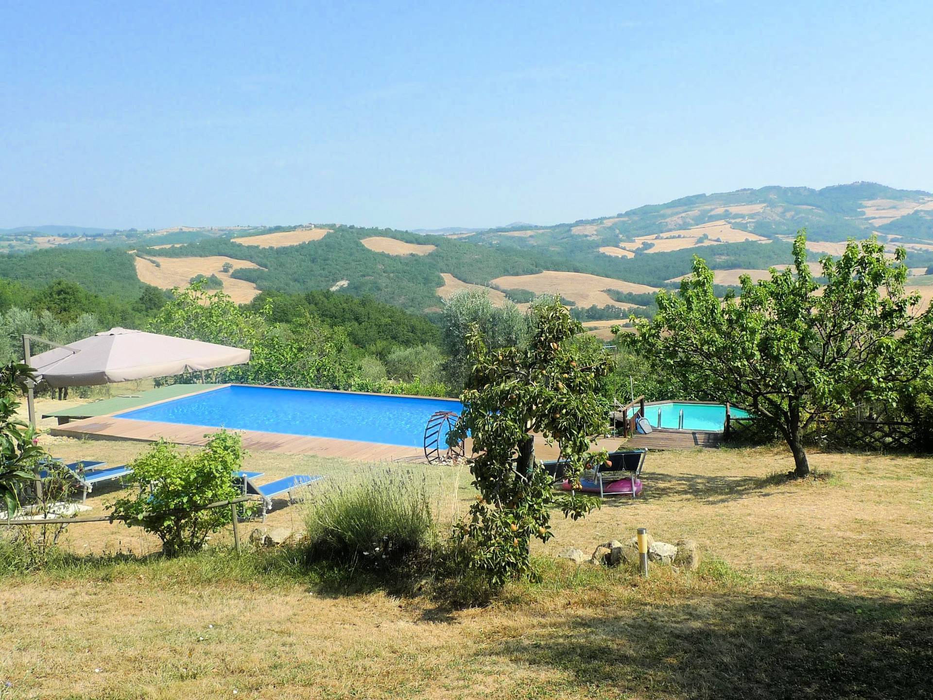 Azienda agricola in posizione panoramica in vendita a Radicondoli