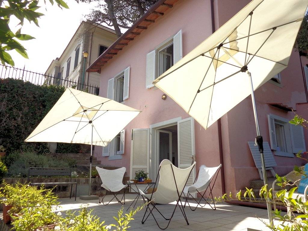 Porzione terratetto libero su tre lati con giardino e vista mare in vendita a Marciana, Poggio