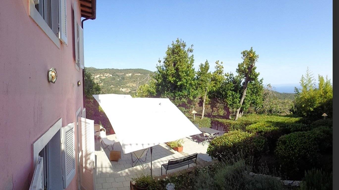 Porzione terratetto libero su tre lati con giardino e vista mare in vendita a Marciana, Poggio