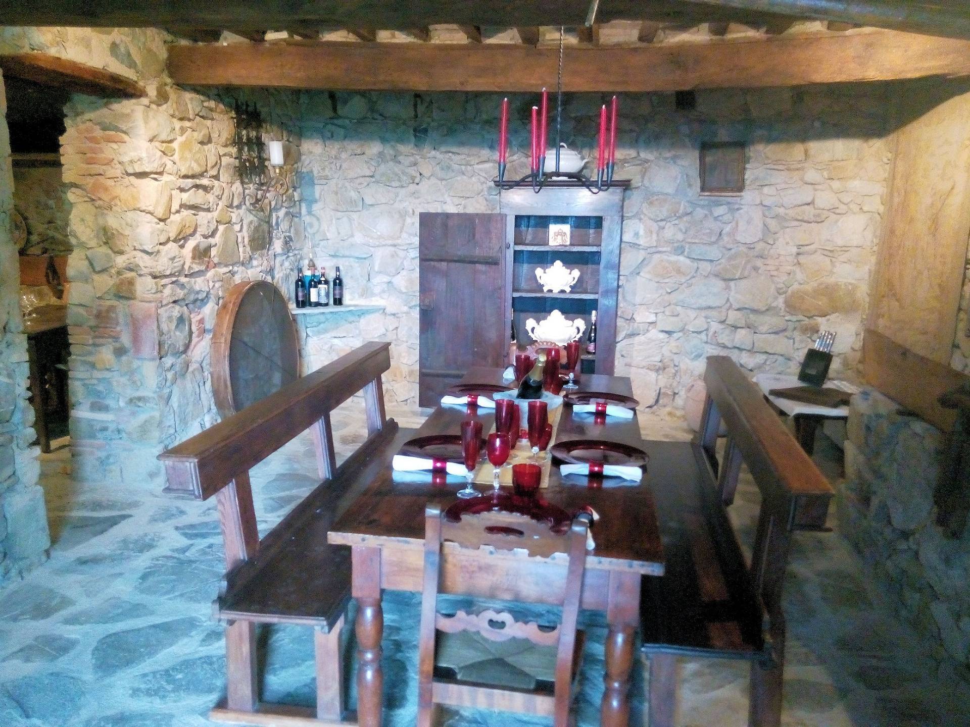 Complesso immobliare di prestigio con ampio parco in zona panoramica in vendita a Roccastrada, Monte