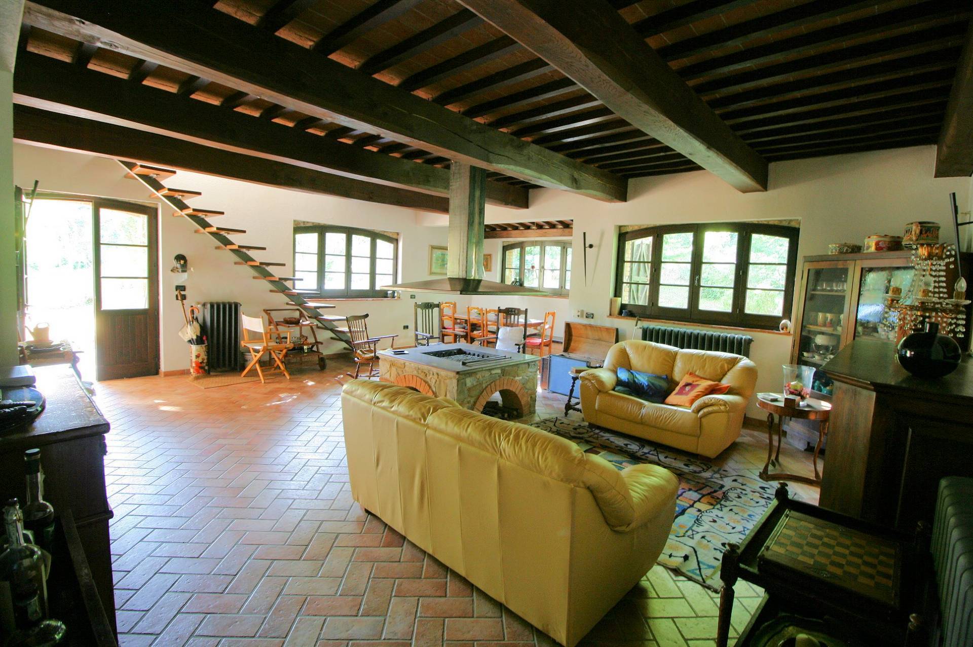 Rustico in stile Toscano con dependances immerso nel bosco in vendita a Montieri, Boccheggiano