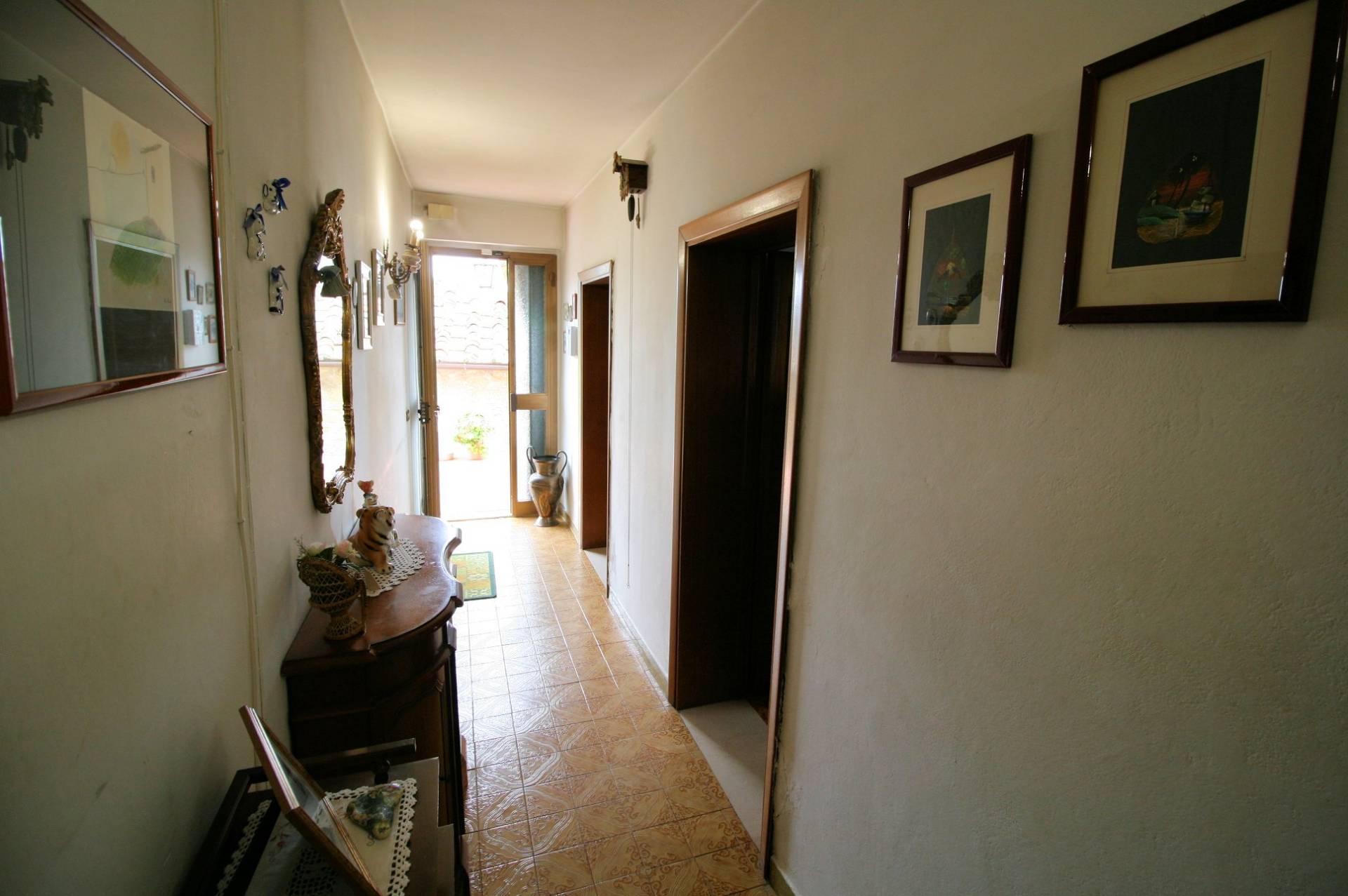 Casa colonica con annessi e terreno in posizione panoramica in vendita a Loro Ciuffenna, Malva