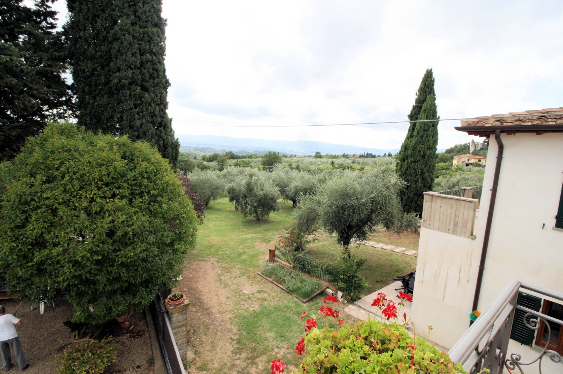 Casa colonica con annessi e terreno in posizione panoramica in vendita a Loro Ciuffenna, Malva