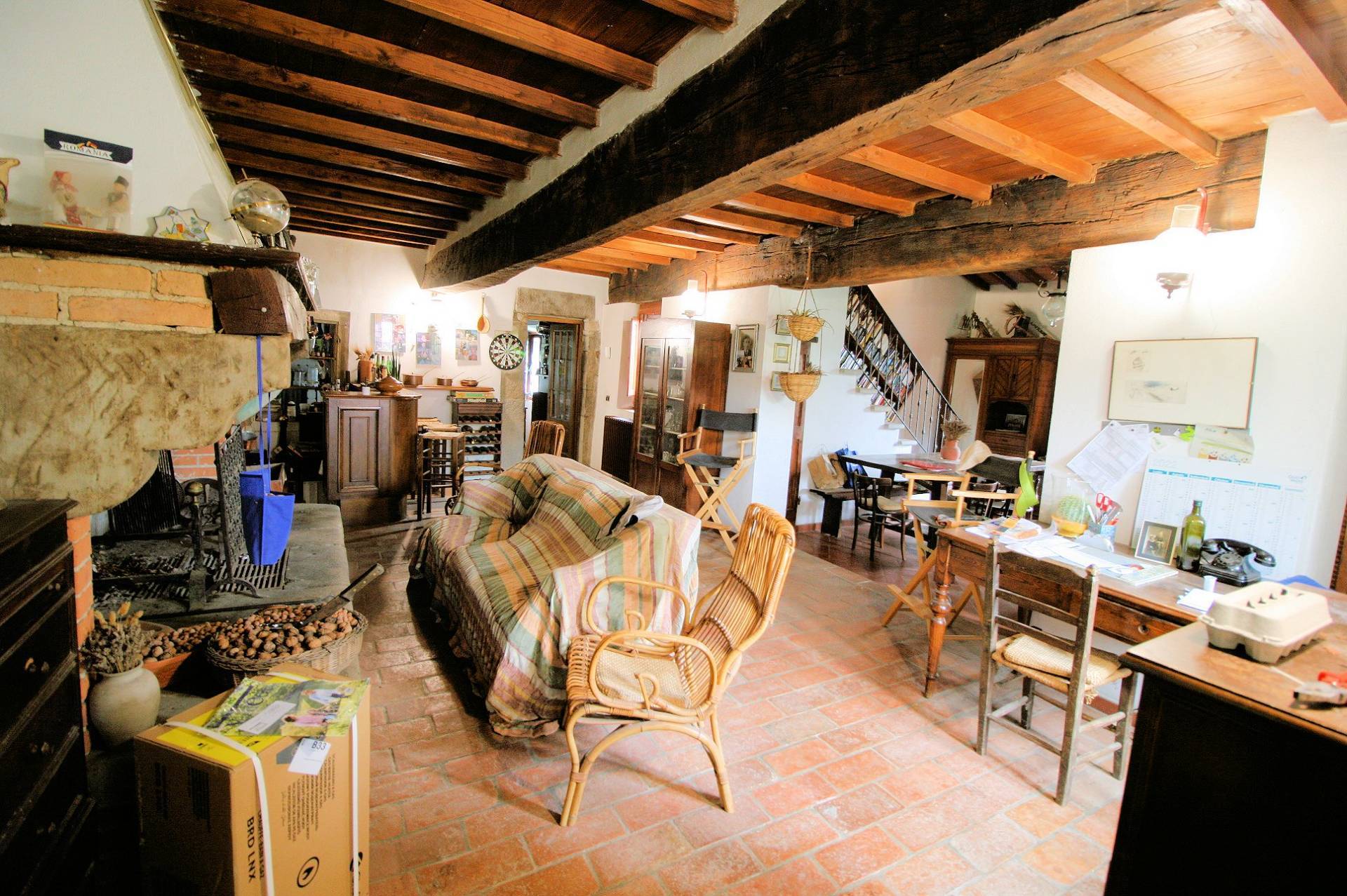 Complesso immobiliare panoramico con ampio terreno in vendita a Barberino di Mugello